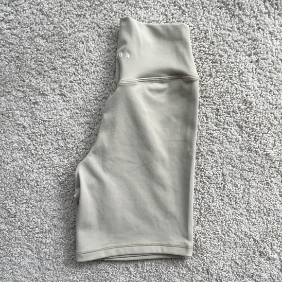 P'tula Tan High Rise 6" Biker Shorts Size Small Hidden Scrunch Buttery Soft Nude - Picture 7 of 14